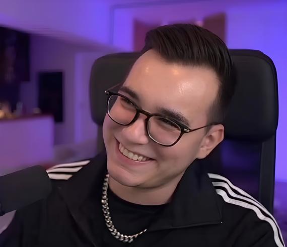 VIDEO. Silviu Faiăr şi impactul Tiktok asupra tinerilor: „Te loveşti de faimă ca de un tren de zeci, sute de mii de oameni care comentează despre tine, despre corpul tău, despre părerile tale”