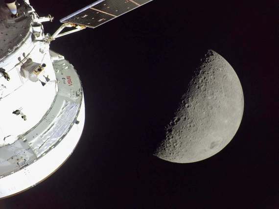 Misiunea Artemis în România - Ştiri până la lună şi înapoi. Câte preluări a avut ştirea despre zborul în jurul Lunii?