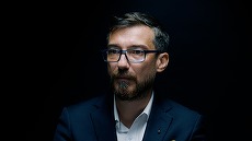 A fost desemnat Comentatorul Anului 2025. Comentează pentru Pro TV, dar s-a auzit şi pe Eurosport