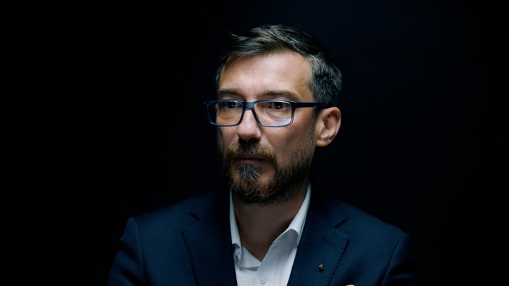 A fost desemnat Comentatorul Anului 2025. Comentează pentru Pro TV, dar s-a auzit şi pe Eurosport