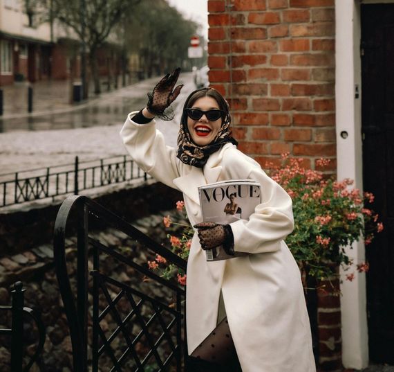 O publicaţie internaţională emblematică de modă se lansează în România