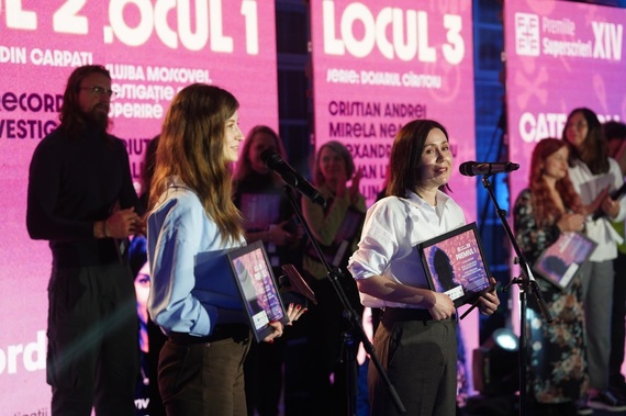 Premiile Superscrieri. Se prelungesc înscrierile pentru trei burse în valoare totală de 7.000 de euro. Care sunt temele?