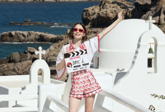 Serialul „Emily in Paris” ajunge la la final. Sezonul şase va fi ultimul. Au început filmările - VIDEO