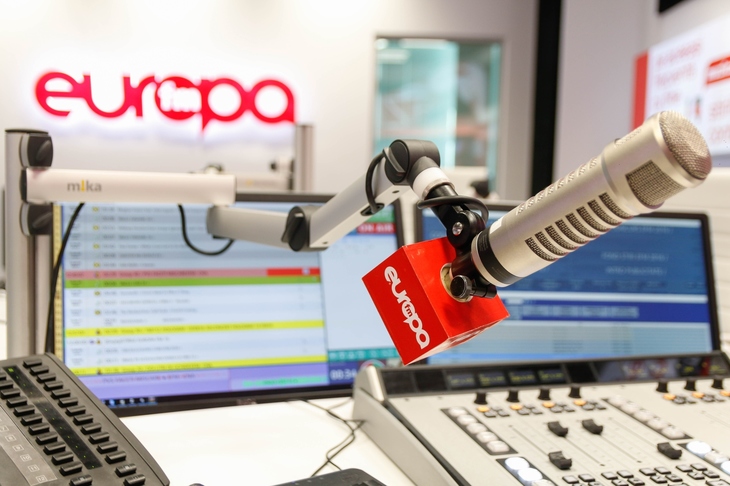 Un realizator Europa FM îşi anunţă plecarea