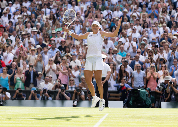 Wimbledon ia startul astăzi. Cine transmite turneul la TV şi online. Patru românce intră în lupta pentru trofeu