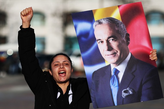 Dezvăluire surpriză la emisiunea lui Tetelu şi Craioveanu: cine a fost strategul lui Călin Georgescu? Unul dintre "tăticii" serialului La Bloc
