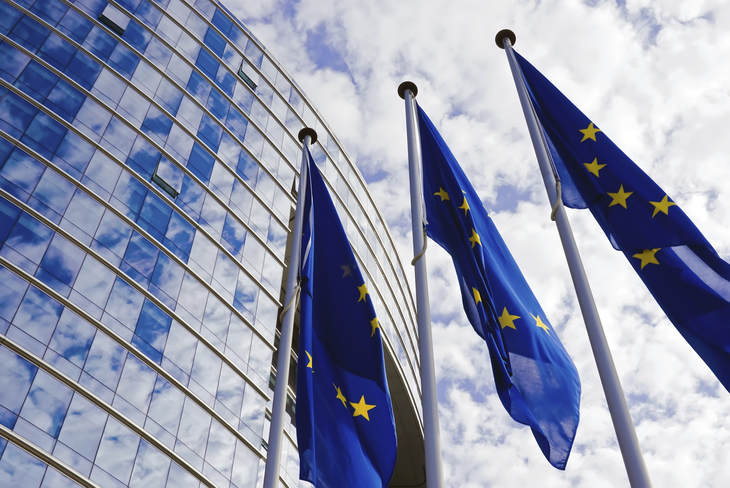 Program de pregătire pentru tinerii jurnalişti români. Au şansa să ajungă şi la Bruxelles. Cum se pot înscrie?