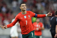 Cristiano Ronaldo schimbă terenul cu platoul de filmare. Debutează ca actor într-un serial despre culisele fotbalului, în care joacă şi un fost rival din Premier League