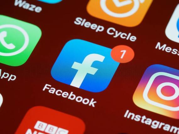 Interzis, dar nu prea. Adolescenţii din Australia intră fără probleme pe reţelele de socializare, deşi oficial nu au voie încă de anul trecut