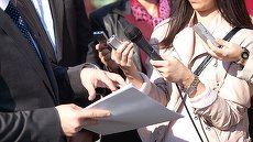 Jurnaliştii şi activiştii primesc protecţie în faţa acţiunilor abuzive. Ce este noua lege anti-SLAPP, care tocmai a fost aprobată de Senat?
