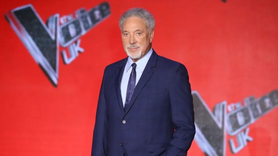 Tom Jones, scos din „Vocea” după 13 sezoane. „Eu nu am vrut să plec”