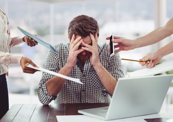 Cum vorbeşte presa despre anxietate, stresul şi depresie? Topul materialelor despre sănătate mintală