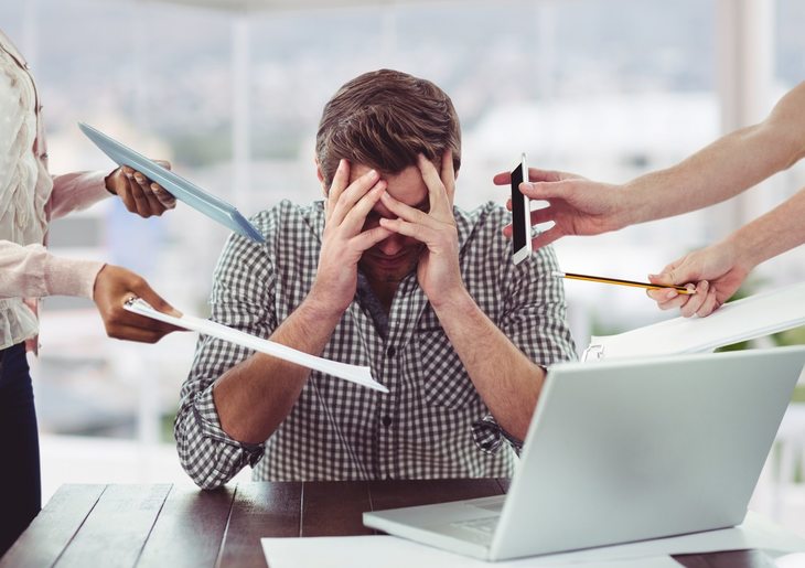 Cum vorbeşte presa despre anxietate, stresul şi depresie? Topul materialelor despre sănătate mintală