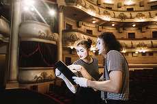 RECOMANDARE. Seri de lectură AMTeatru, de la Asociaţia „Sănătate prin ARTE”