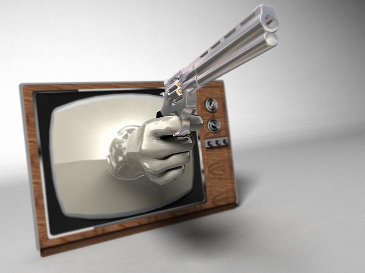 MONITORIZARE. Violenţa TV se vede şi în prima ştire. Cine „excelează” la „tragedii” şi „carnagii”