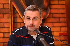 Amendă pentru o ploaie de mesaje antivaccin de la Naşul TV: „crimă colectivă”, „copiii lor vor muri primii”, „vaccinuri false” „controlul populaţiei”