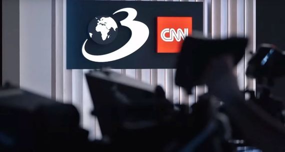 CNA a prelungit valabilitatea pentru 10 staţii locale Antena 3. Cinci dintre ele nu au program local, retransmit doar Antena 3 CNN. Membru CNA: „Este puţin cam nepotrivit”