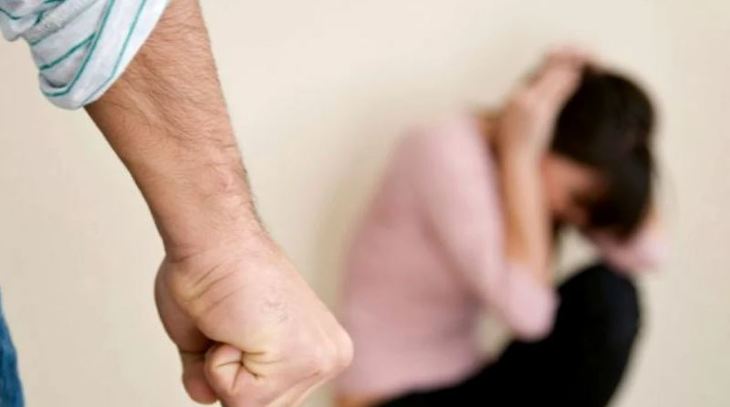 A7 TV, amendă de la CNA pentru difuzarea unui interviu despre violenţa domestică. Membru CNA: „Am ascultat o poveste sado-maso cu puţină coloratură religioasă”
