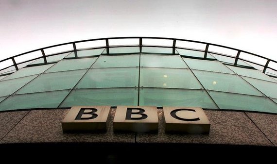 11 Iunie. BBC va renunţa la 65 de posturi din divizia sa de radio