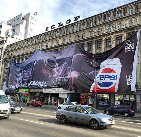 "Trăieşte-l", nu "ignoră-l". Pepsi schimbă mesajul unui panou publicitar după ce a primit reacţii negative