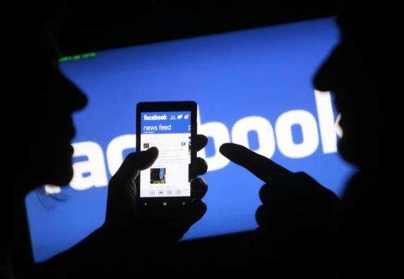 Trustul lui Murdoch atacă Facebook: Este "antisocial" pentru că reduce numărul ştirilor