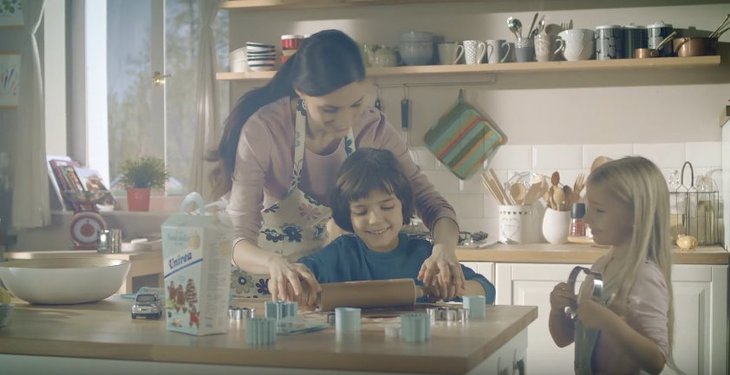 VIDEO. Despre prăjituri făcute în casă cu Unirea, într-o campanie de repoziţionare semnată de Arsenoaiei&Matasel