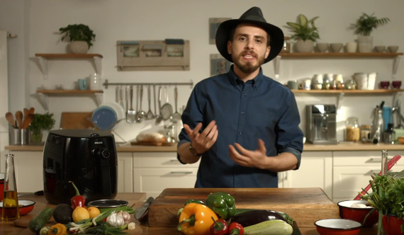 VIDEO. Chef Foa găteşte într-o campanie online. Pentru ce brand este endorser