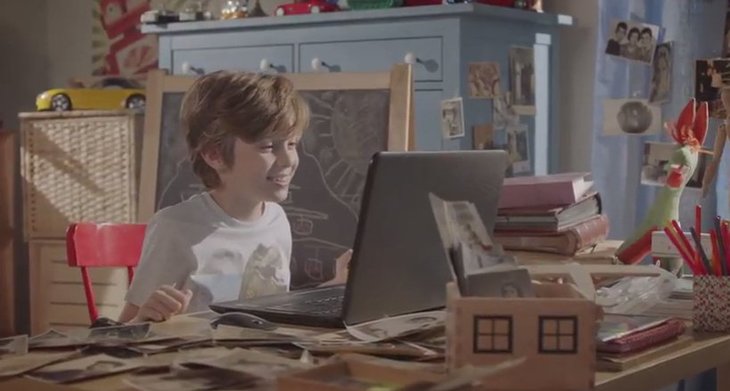 VIDEO. Arsenoaiei & Mătăşel semnează noua campanie Altex „Nicio casă fără laptop”