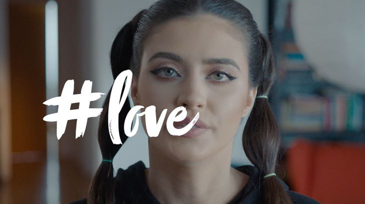 VIDEO. 8ffline Martie. Avon, campanie-manifest cu Antonia: „Deconectaţi-vă din lumea virtuală şi iubiţi-vă în lumea reală”