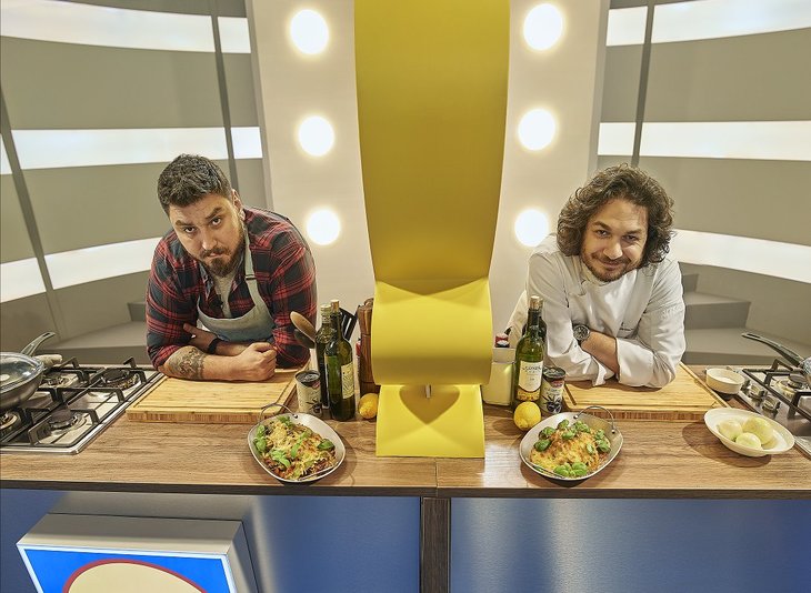 Lidl şi-a făcut propria emisiune culinară online, cu chef Florin Dumitrescu şi Andrei Aradits. Micutzu, invitatul din prima ediţie.