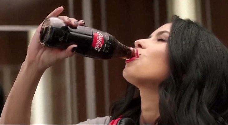 Campanie inedită. Coca-Cola a „pus” noul album al Innei pe dozele de Coca-Cola Zero