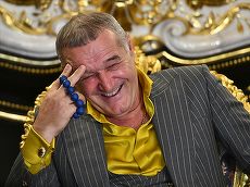 VIDEO. Dialog halucinant la Digi Sport. Gigi Becali: „eu de vaccinaţi stau la doi metri distanţă”