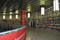 SECŢIUNE SPECIALĂ. Galerie foto: Proiecte speciale de publicitate la metrou. Biblioteca digitală, pasajul către lumea cărţilor