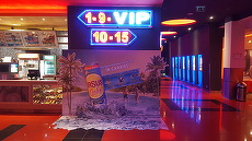 (P) GALERIE FOTO. Aproape o treime din publicul de cinema se uită foarte puţin sau deloc la TV. Profilul audienţei. Din 14 milioane de bilete la film, 8,5 milioane au fost la sălile Cinema City.
