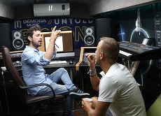 (P) Echipa lui Marius Moga a transformat un autobuz în ...studio. La Untold. Au compus piese în Studio Bus Fedde Le Grand, Dub FX, Boris Brejcha, Offenbach şi mulţi alţii
