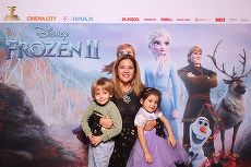 DATABASE. Frozen II - Regatul de Gheaţă, avanpremieră cu vedete şi sute de copii. GALERIE FOTO