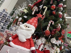 (P) FOTO. Ofertă până duminică: 30% reducere la brazi şi decoraţiuni prin MyClub Auchan! Cum vă împodobiţi bradul, ideile pentru 2021