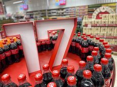 GALERIE FOTO. Reduceri pe linie! Oferte 1+1, preţuri până la jumătate şi multe, multe altele. Vă arătăm în imagini ce găsiţi la Aniversarea Auchan 17 ani, să vă fie mai uşor să vă hotărâţi (P)