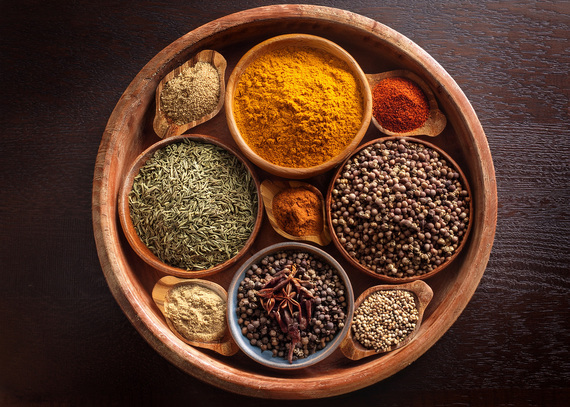 (P) 10 condimente orientale de luat acasă. Lasă Orientul să-ţi inspire preparatele!