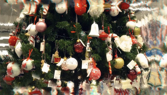 PROIECT SPECIAL. Ce brazi! Ce globuleţe! Un reportaj VIDEO special cu idei de brazi şi decoraţiuni de la Târgul de Crăciun