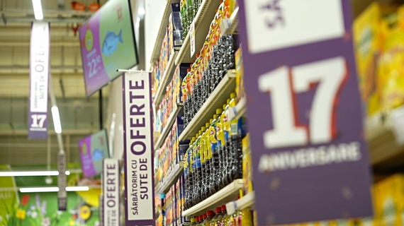 REPORTAJ VIDEO. Aniversarea Auchan 17 Ani continuă. Sute de produse la preţuri aniversare. De ce să veniţi în magazine în această perioadă (PROIECT SPECIAL)
