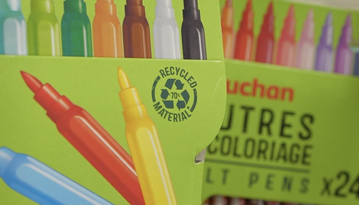 Reportaj Video. Reciclaţi şi câştigaţi! Vouchere cu reduceri pentru caiete dacă aduceţi maculatură! Programul Back to school în Auchan (Proiect Special)