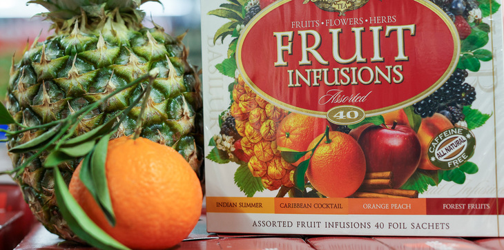 Reportaj Video. Pasionaţi de ceai? De la muşeţel şi mentă, la rooibos, matcha şi turmeric. Ce găsiţi la Târgul de Cafea şi Ceai din Auchan?