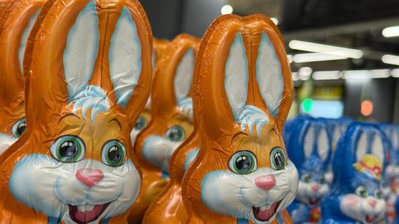 Reportaj Video. Tot ce aveţi nevoie pentru masa de Paşte. Oferta, reducerile şi surprizele din Auchan (Proiect Special) 