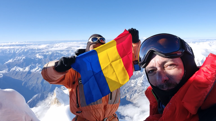 VIDEO. Special de Crăciun: Povestea fascinantă a alpinistului care a dus steagul Paginademedia in Himalaya