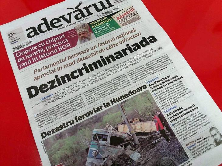 PRESA DE AZI. Adevărul, titlu de ziar satiric: ”Parlamentul lansează un festival naţional, apreciat în mod deosebit de către infractori: Dezincriminariada”