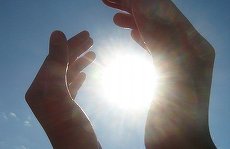 SECŢIUNE SPECIALĂ. Soarele şi pericolul razelor pentru piele