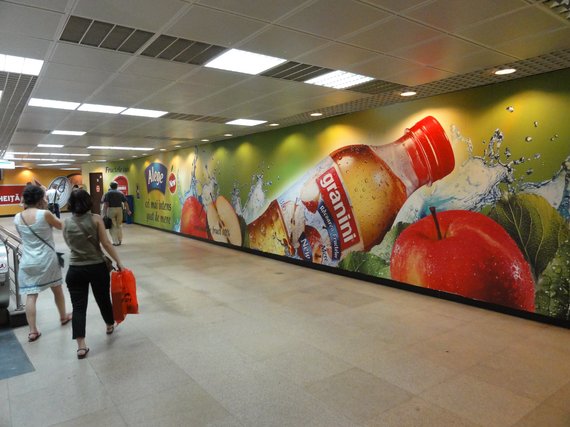 SECŢIUNE SPECIALĂ. Galerie foto. Un proiect în care fructele "au prins viaţă" cu Granini în staţia de metrou Victoriei