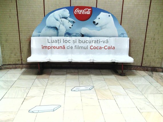 SECŢIUNE SPECIALĂ. Coca Cola a adus urşii polari la metrou