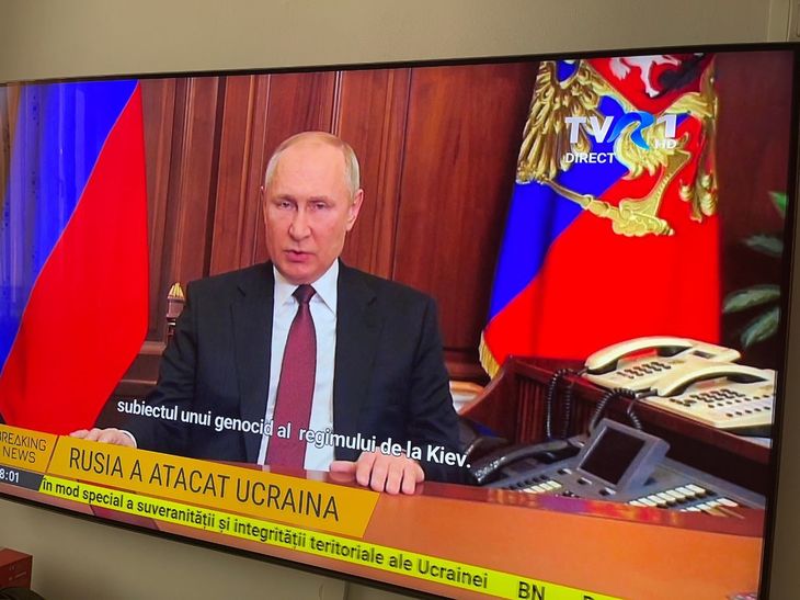 GALERIE FOTO. Breaking News pe linie: Putin a invadat Ucraina. Război în Europa. Pe toate toate  posturile de ştiri şi nu numai